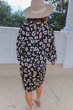 Load image into Gallery viewer, Paula Cheetah Oversize Button Up
