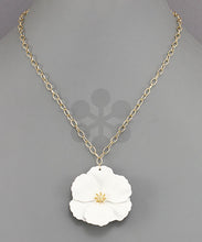 Load image into Gallery viewer, Flower Pendant Necklace
