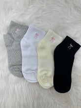 Load image into Gallery viewer, Bow Socks
