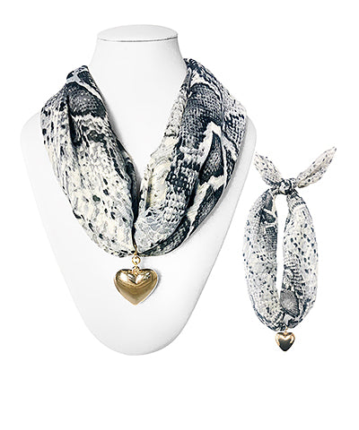 Heart & Scarf Pattern Necklace