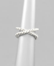 Load image into Gallery viewer, Rope Criss Cross Open Ring
