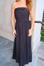 Load image into Gallery viewer, Jenni Pleated Strapless Midi Dress-Black
