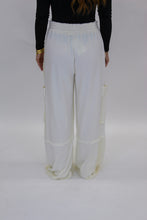 Load image into Gallery viewer, Kelson Oversized Sweatpants- Cream
