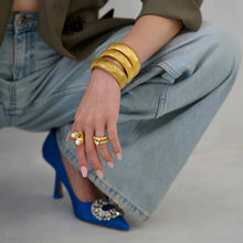 Load image into Gallery viewer, Goldie Bold 1” Bracelet
