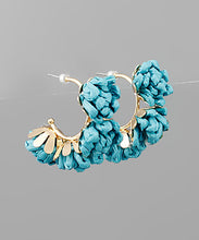 Load image into Gallery viewer, Raffia Flower Hoops
