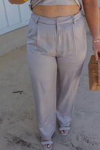 Load image into Gallery viewer, Greece Pleated Crop Pants- Stone
