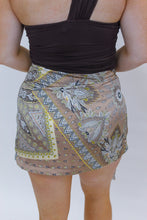 Load image into Gallery viewer, Heather Paisley Skort-Taupe/Black
