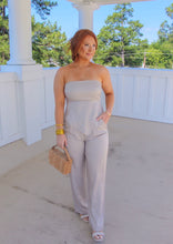 Load image into Gallery viewer, Greece Pleated Crop Pants- Stone
