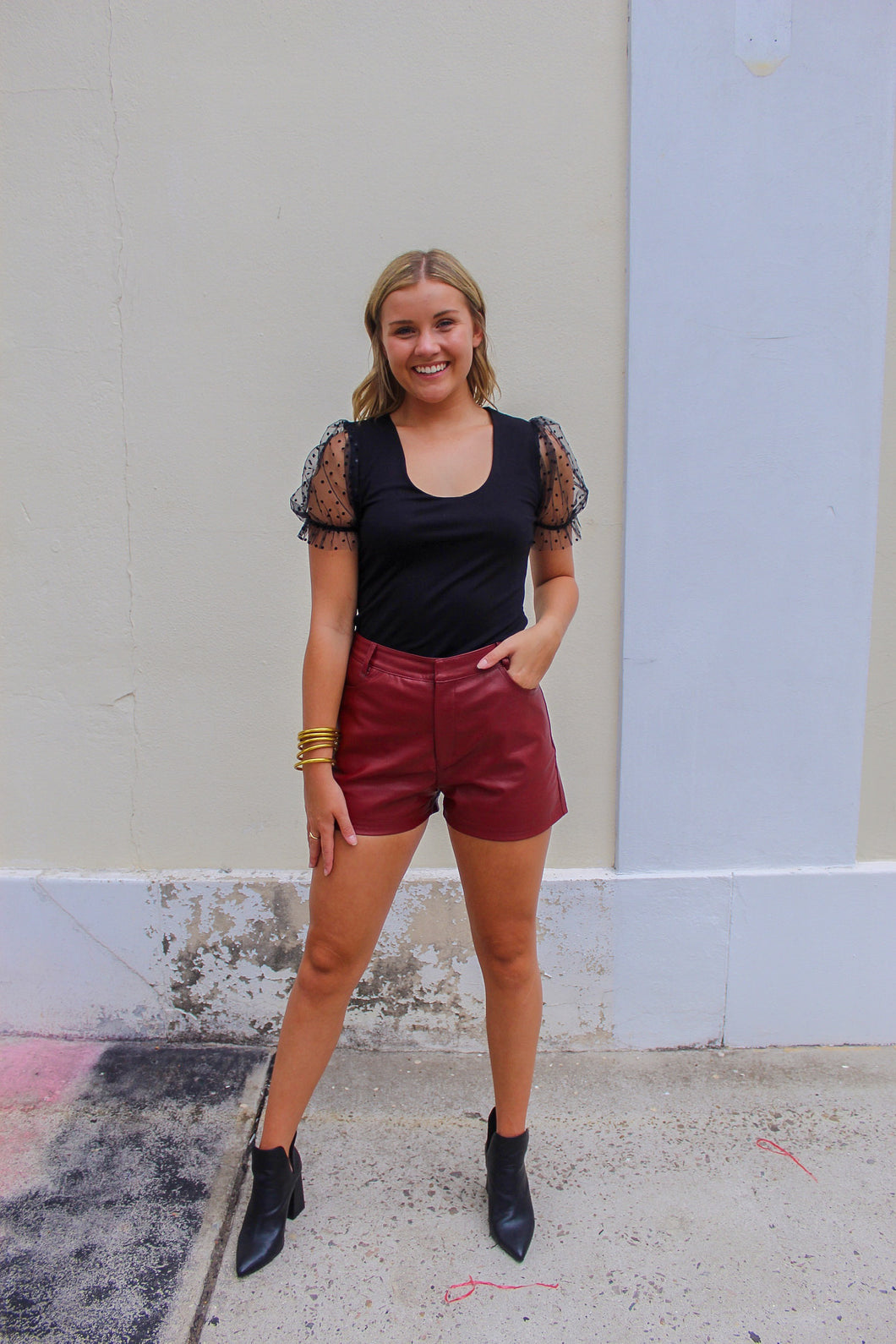 Lyndon Scoop Neck Mesh Puff Sleeve Top- Black