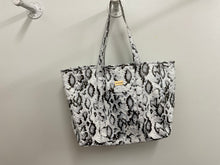 Load image into Gallery viewer, Travel ToteBag
