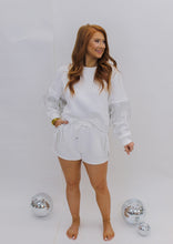 Load image into Gallery viewer, Dazzling Rhinestones Fringe Sweat Top- White
