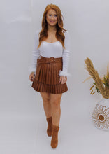 Load image into Gallery viewer, Feathered Out Sweater Top- White
