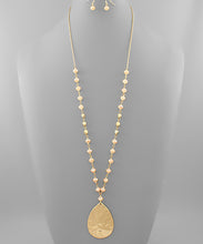 Load image into Gallery viewer, Teardrop Pendent Bead Necklace
