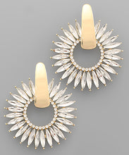 Load image into Gallery viewer, Stone Flower Earrings
