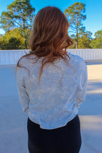 Load image into Gallery viewer, Ameila Acid Wash Crop- Smoke Blue
