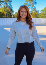 Load image into Gallery viewer, Ameila Acid Wash Crop- Smoke Blue
