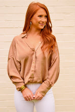 Load image into Gallery viewer, Whitlee Collared Button Down Top
