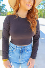 Load image into Gallery viewer, Leslie Ribbed Long Sleeve Crop Athleisure Top- Black
